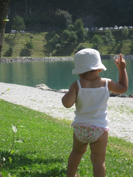 bimba al lago di Molveno