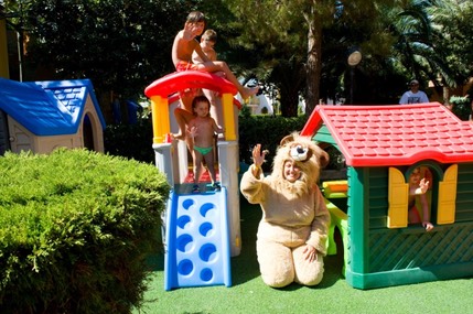 il giardino con i giochi del family hotel