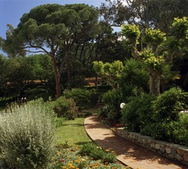 il giardino dell'hotel all'isola d'elba