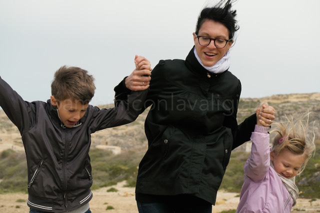 bambini con la valigia in vacanza a Gozo