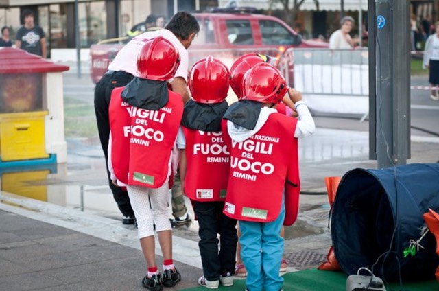 vigili del fuoco la notte rosa bambini